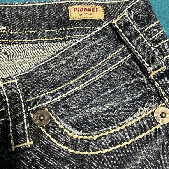 Women’s Silver jeans - Picture 3 of 9